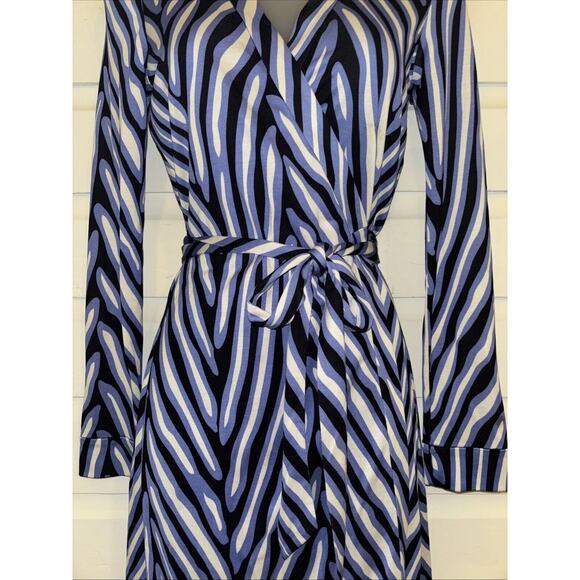 Diane Von Furstenberg 100% Silk Long Sleeve Wrap Dress Size 2 - Picture 4 of 9